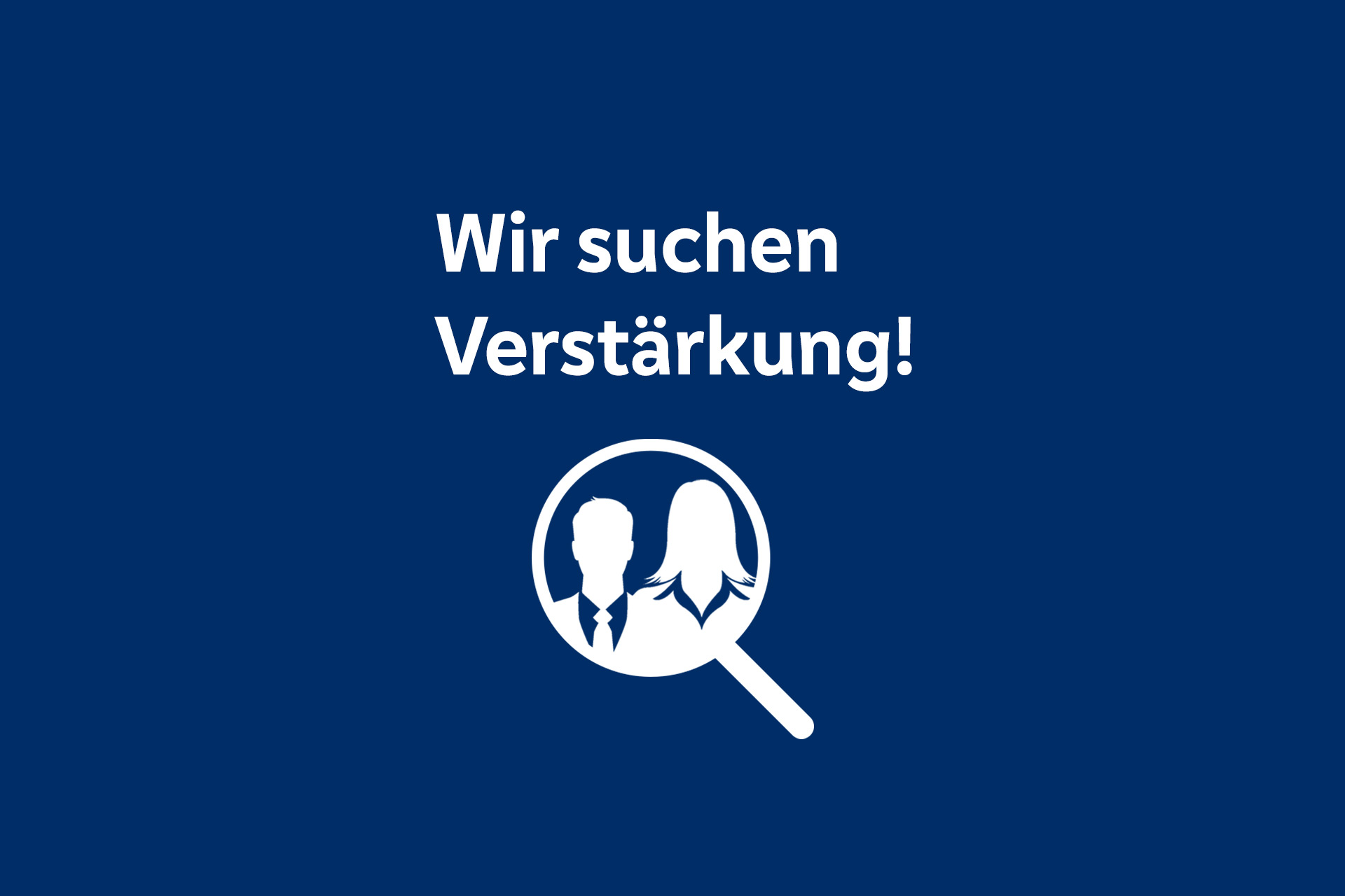 Blauer Kasten mit weißem Text "Wir suchen Verstärkung! und einer Lupe mit zwei gezeichneten Personen in weiß.